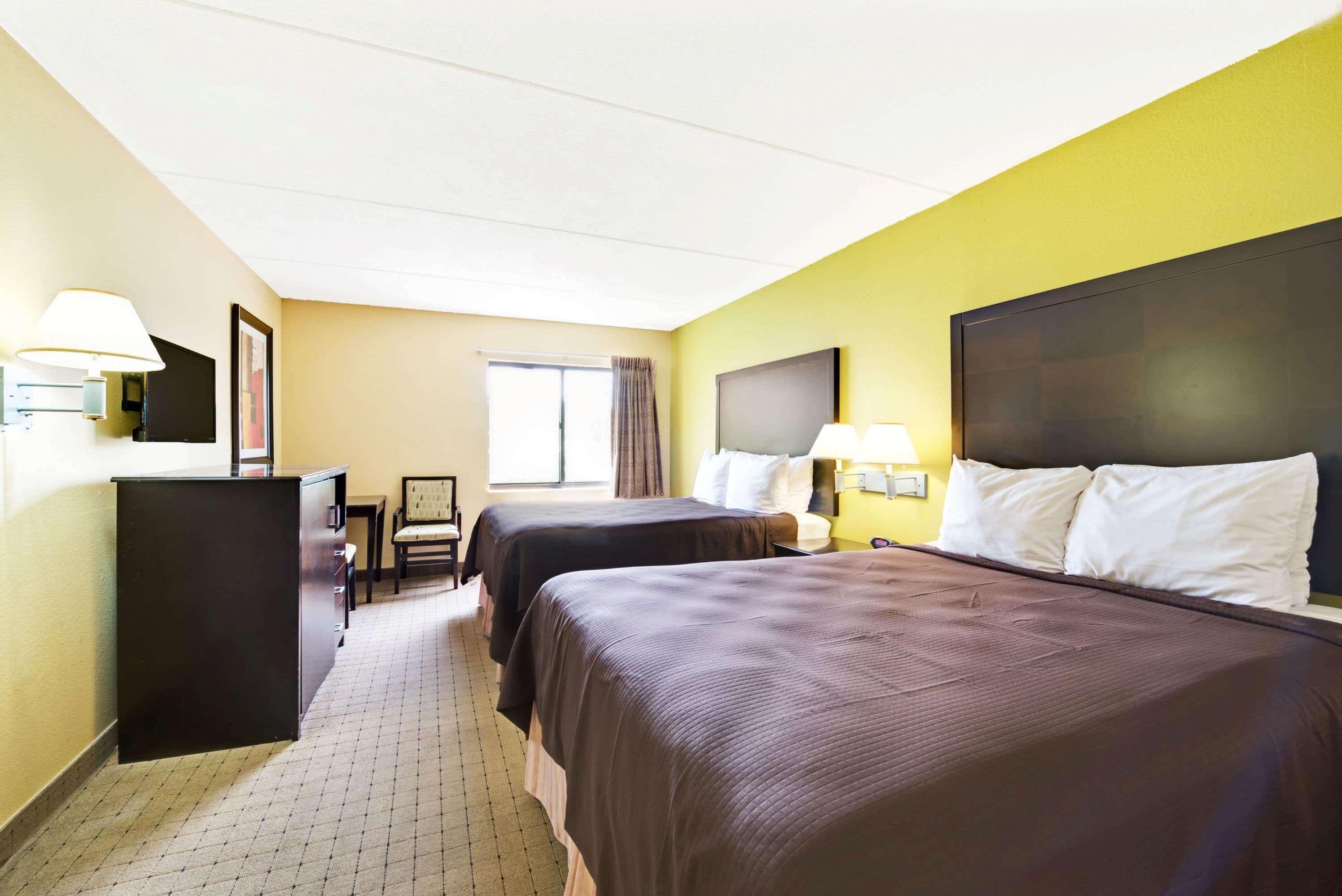 Days Inn & Suites By Wyndham Desoto Bagian luar foto