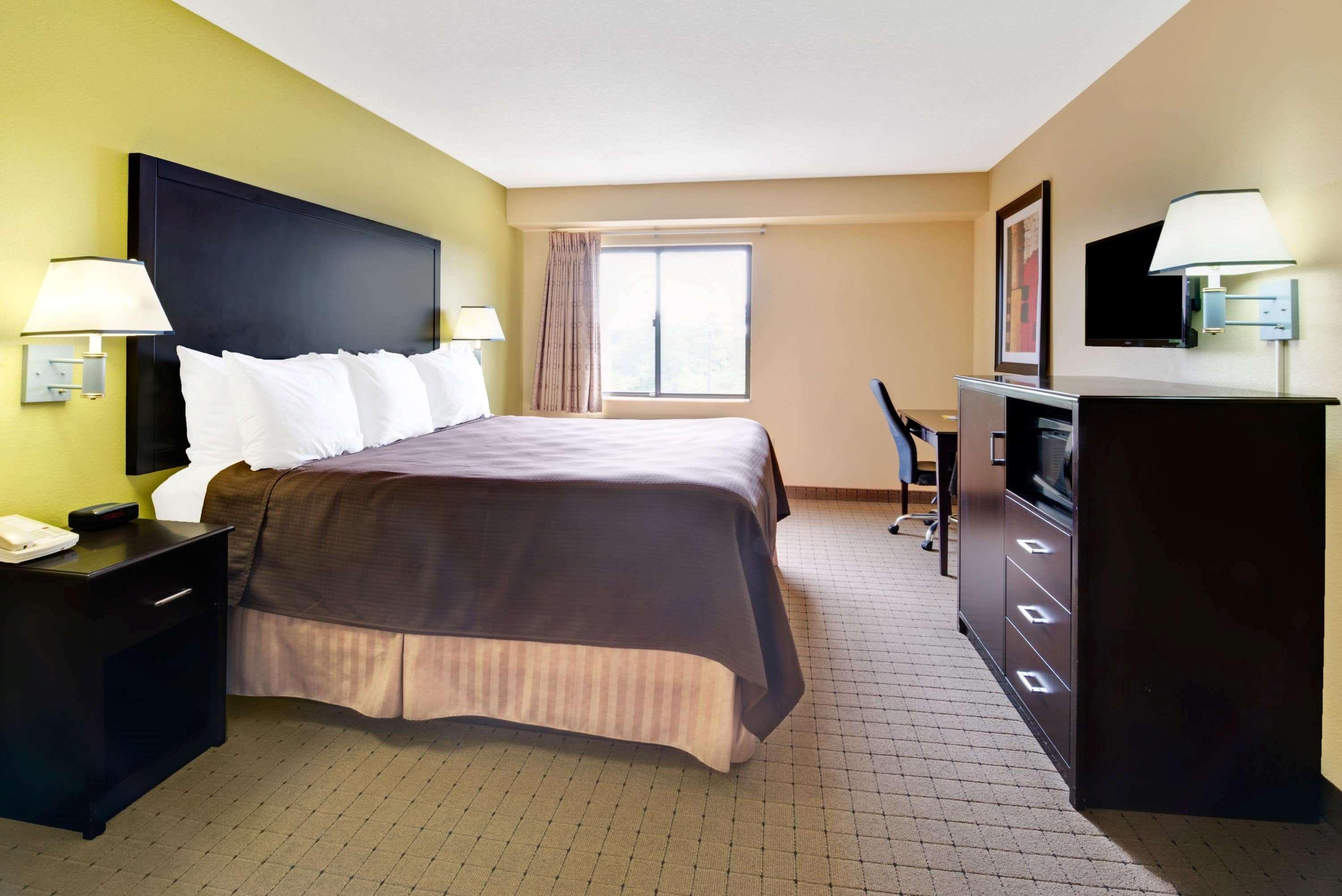 Days Inn & Suites By Wyndham Desoto Bagian luar foto
