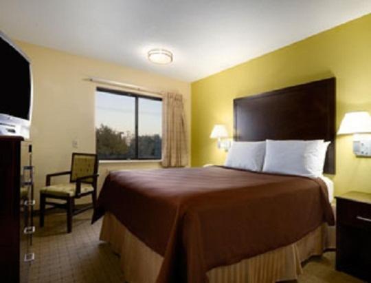 Days Inn & Suites By Wyndham Desoto Ruang foto